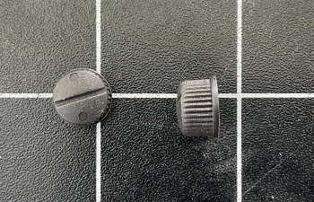 Verschlussdeckel für Kohlebürsten an Hübner TDP 0,51/42F  Hohlwellen - Analog - DC - Tachogenerator