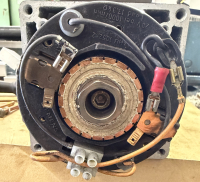Schraube zur Befestigung des Tachogenerators an Siemens Servomotoren der Serie 1HU504x